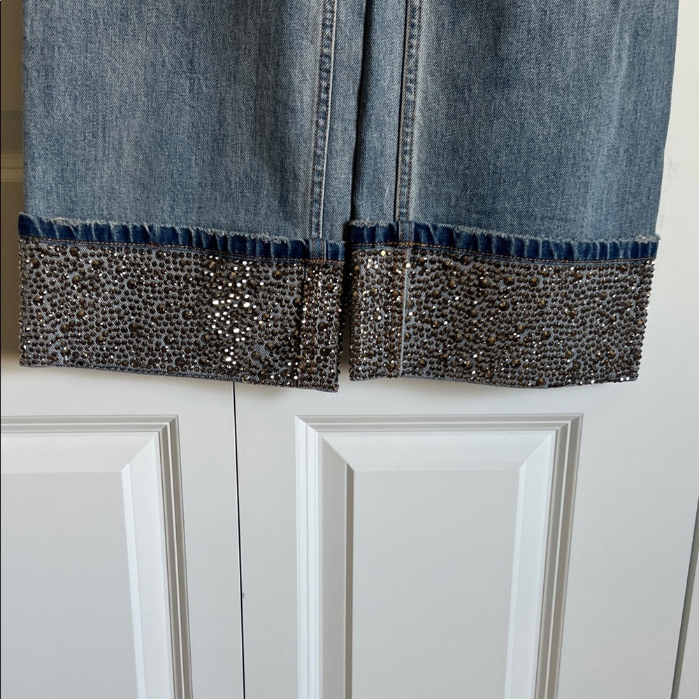 NWT Alice+Olivia Weezy jeans with Embellished Hem 28 - Picture 4 of 6